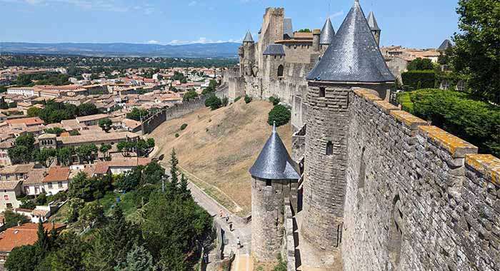Carcassonne: najveći utvrđeni grad u Francuskoj