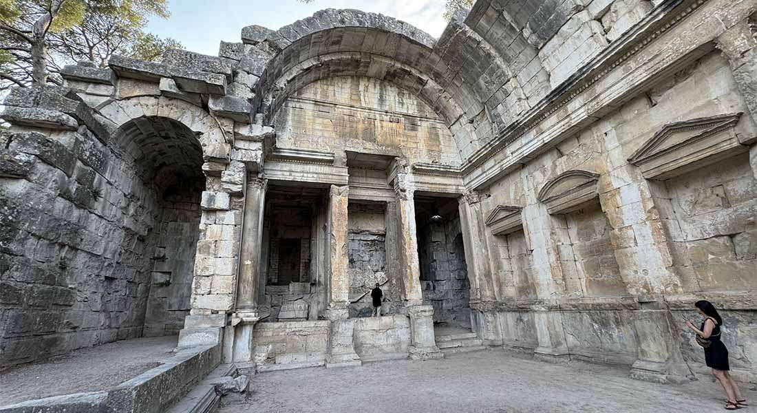nimes must see
